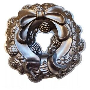 Nordic Ware Christmas Holiday Wreath Bundt Cake Pan 9 Cups Non Stick Made in USA